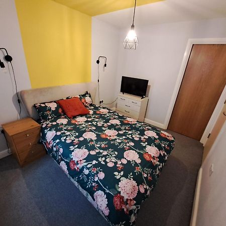 Private And Comfortable Room In Cosy Home Nottingham Exterior foto